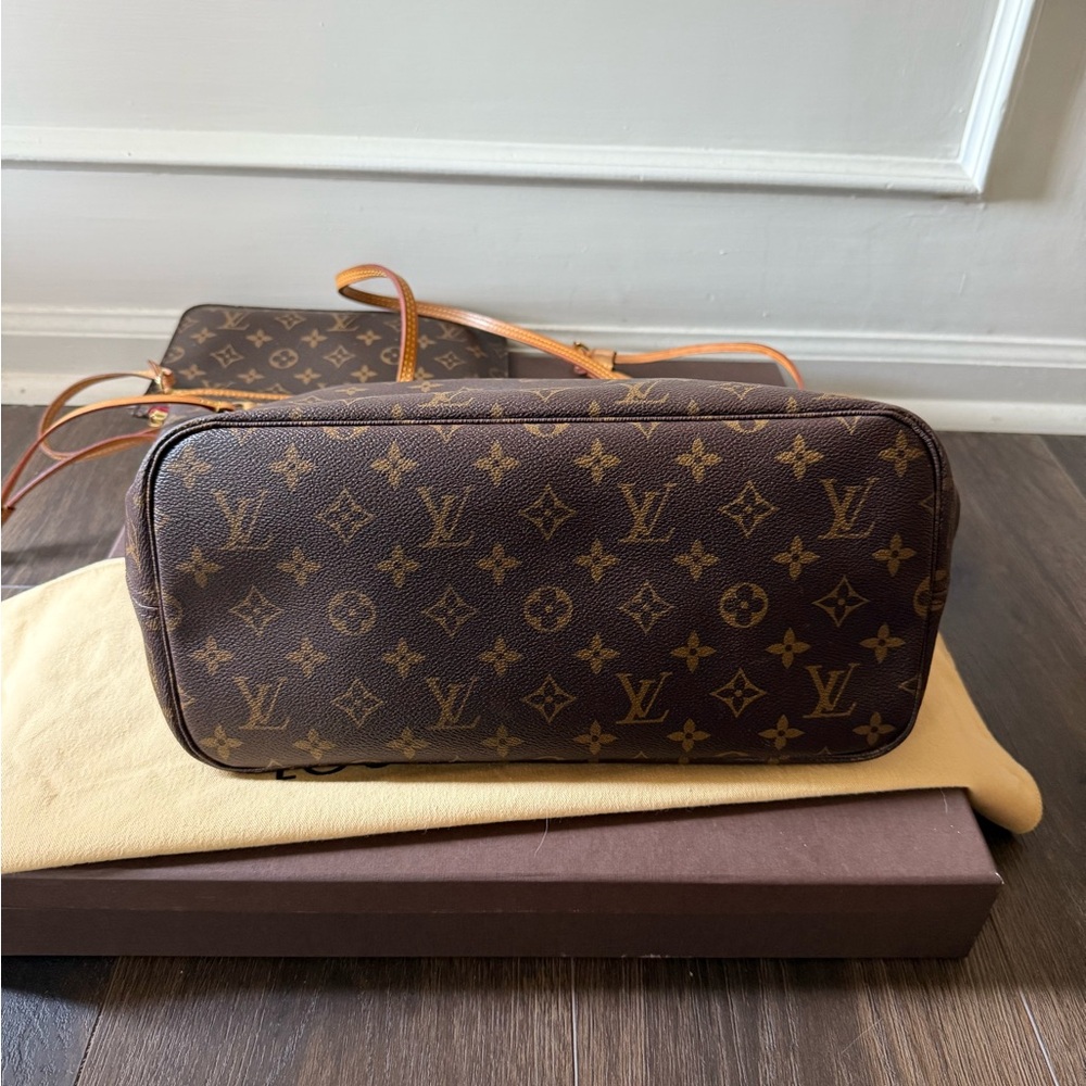 Authentic Louis Vuitton Neverfull MM - Picture 3 of 14